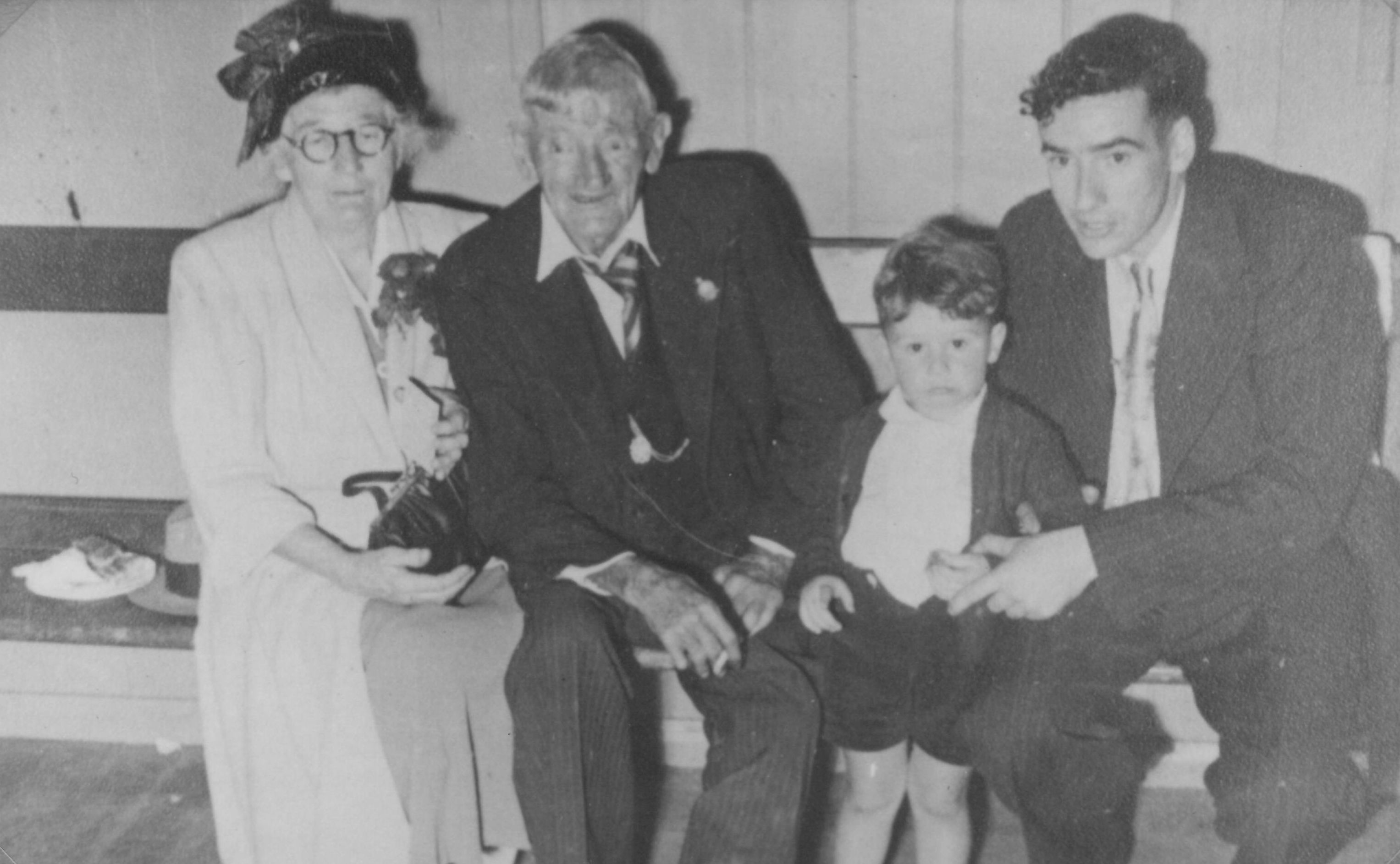 Four generations of Johns(t)ons